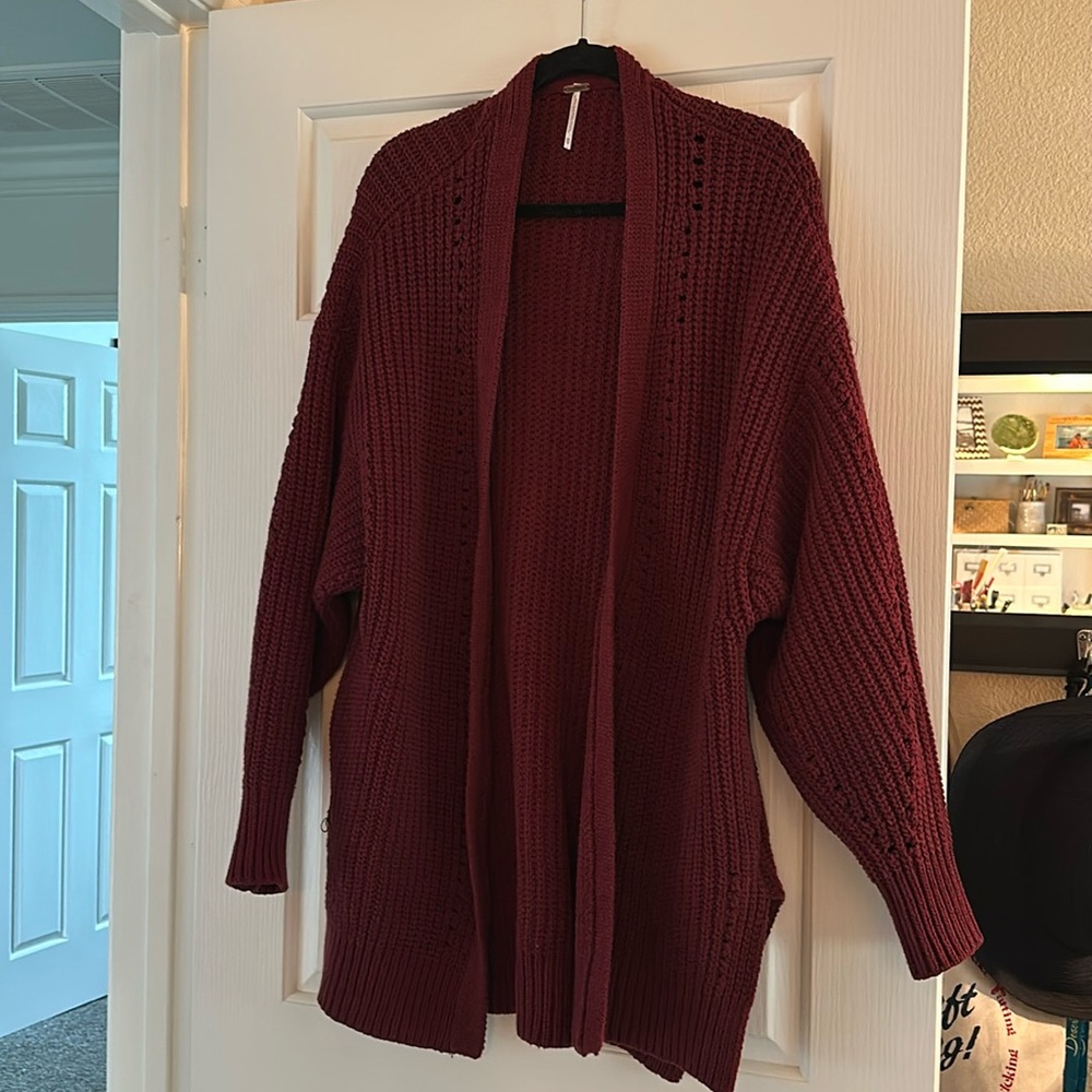 Free People oversized cardigan sweater. Size xs.
Never worn